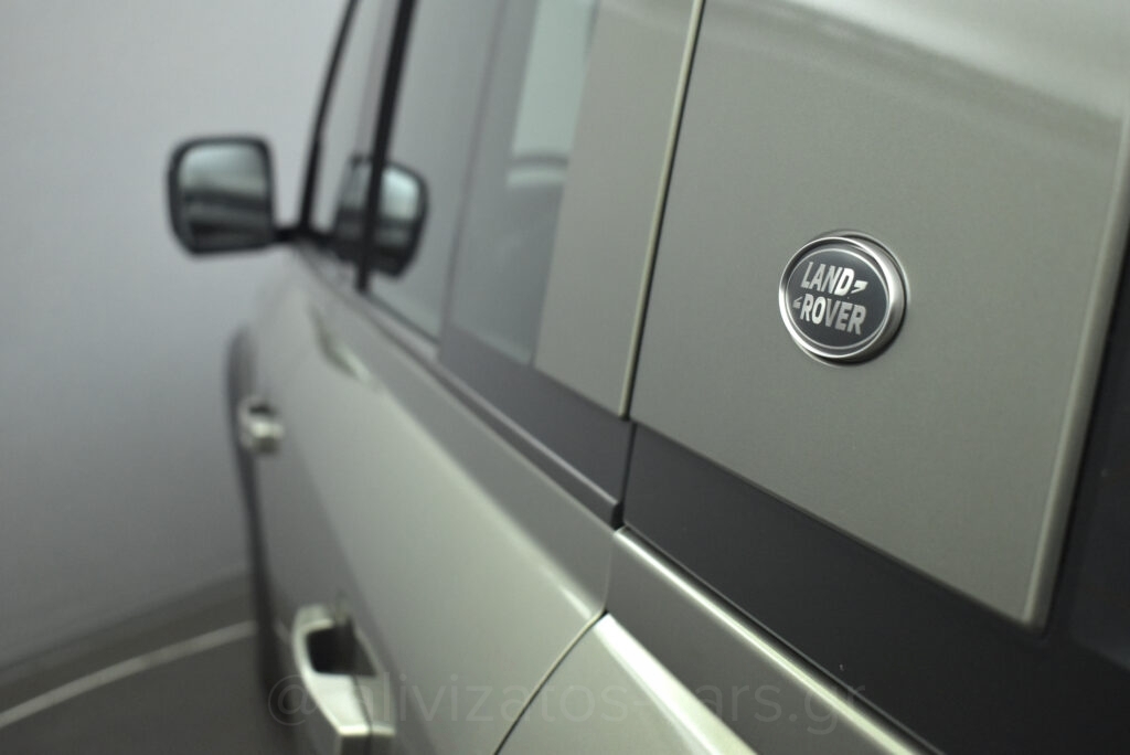 Land Rover Defender - no-subtitle