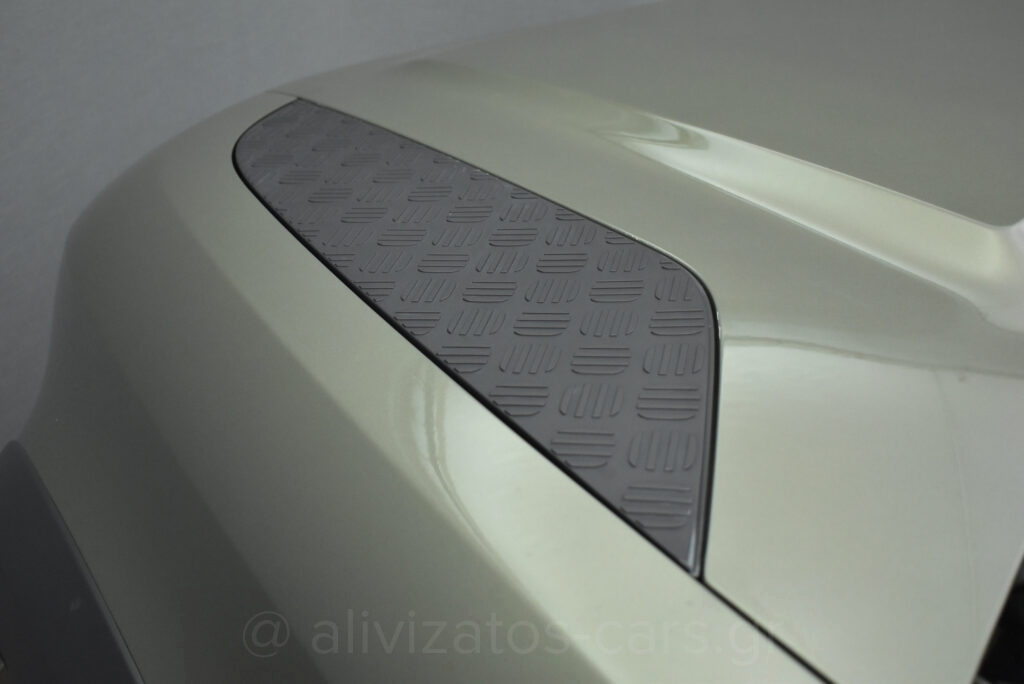 Land Rover Defender - no-subtitle