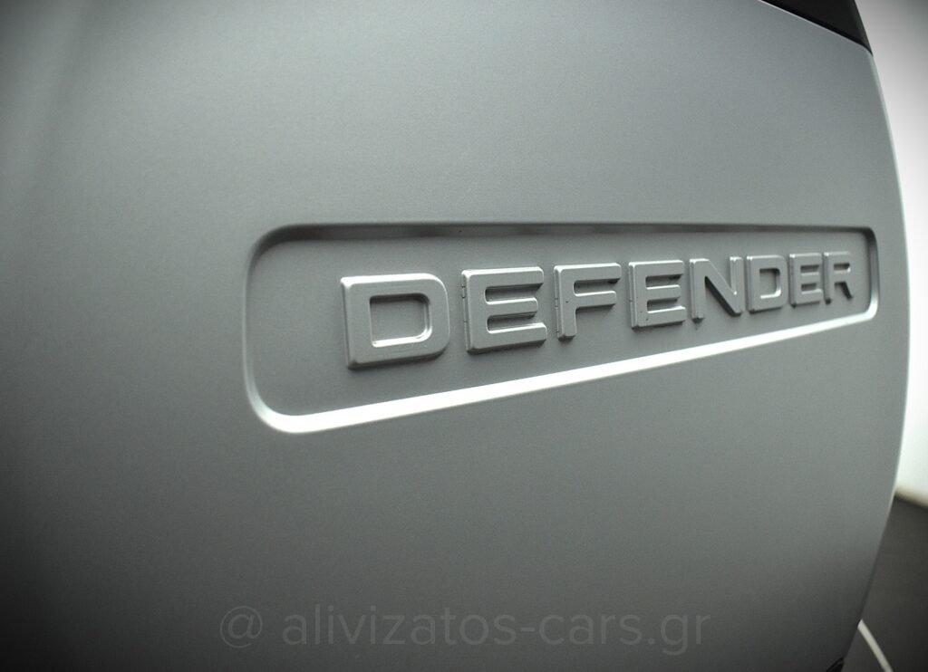 Land Rover Defender - no-subtitle