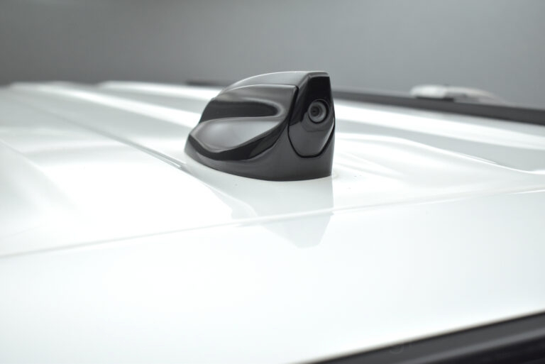 Land Rover Defender - no-subtitle