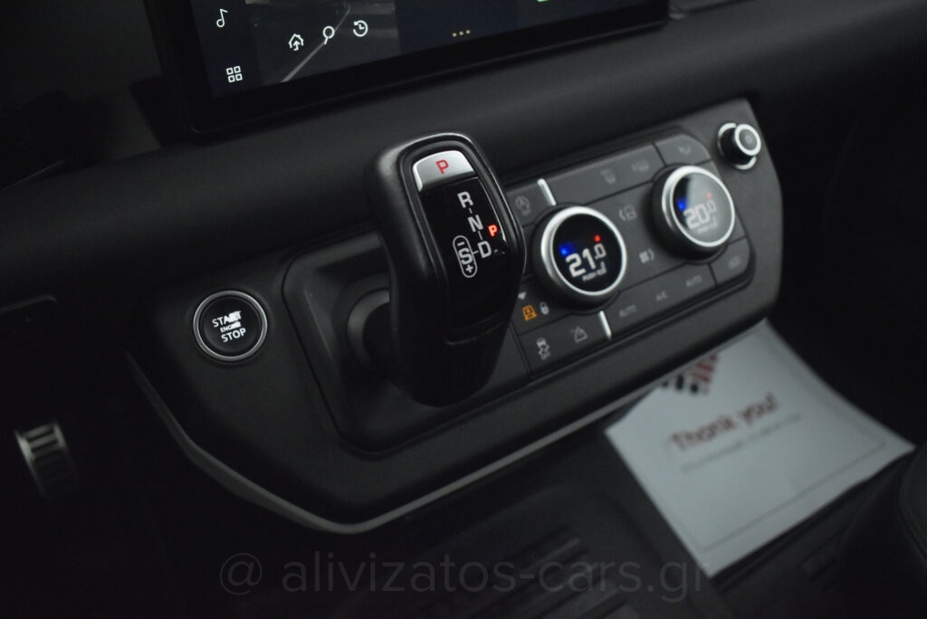 Land Rover Defender - no-subtitle