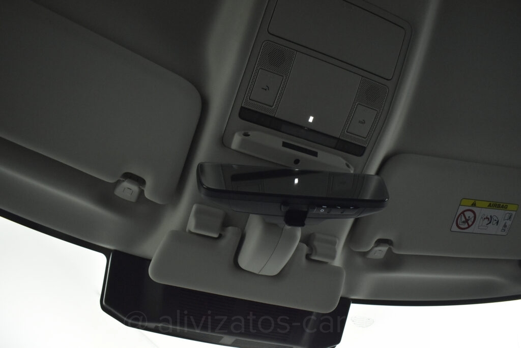 Land Rover Defender - no-subtitle