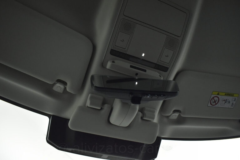 Land Rover Defender - no-subtitle