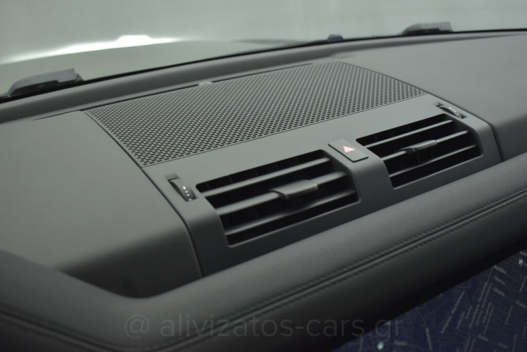 Land Rover Defender - no-subtitle