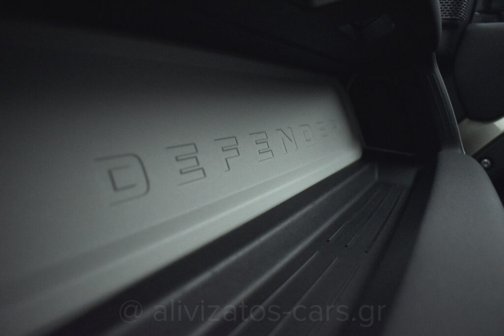 Land Rover Defender - no-subtitle