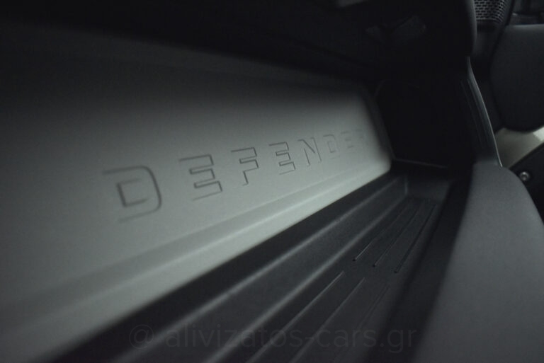 Land Rover Defender - no-subtitle