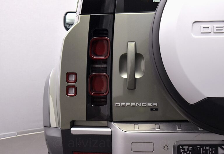 Land Rover Defender - no-subtitle