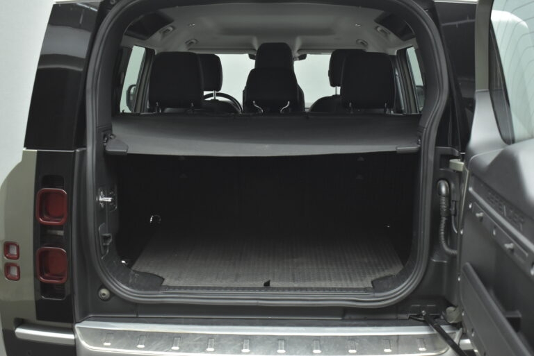 Land Rover Defender - no-subtitle