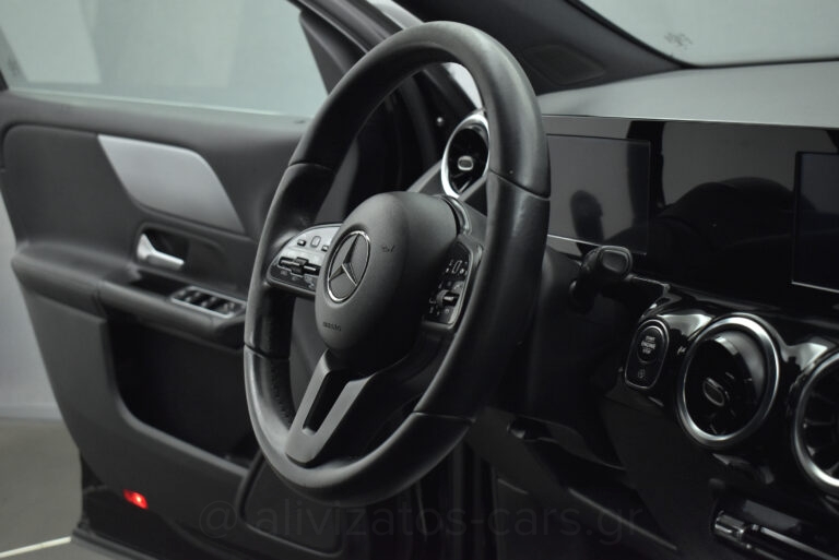 Mercedes-Benz GLA 200 - 1.3 8G-DCT 163hp Full Led Camera