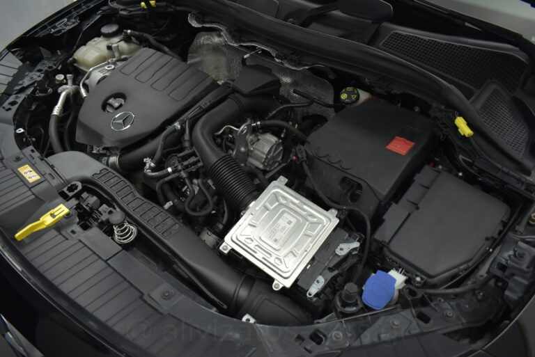 Mercedes-Benz GLA 200 - 1.3 8G-DCT 163hp Full Led Camera