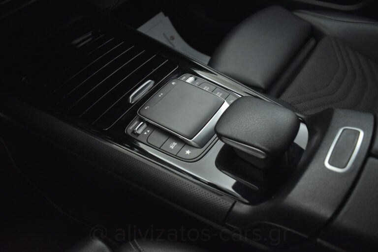 Mercedes-Benz GLA 200 - 1.3 8G-DCT 163hp Full Led Camera