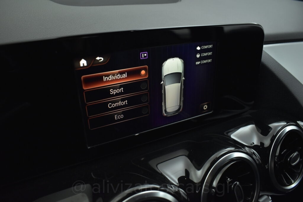 Mercedes-Benz GLA 200 - 1.3 8G-DCT 163hp Full Led Camera