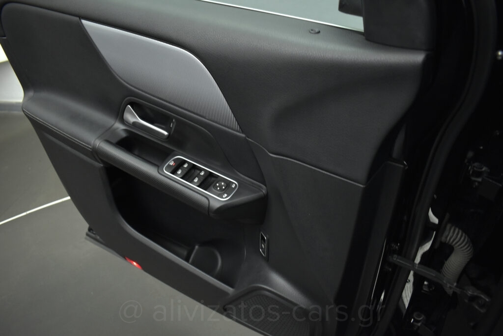 Mercedes-Benz GLA 200 - 1.3 8G-DCT 163hp Full Led Camera