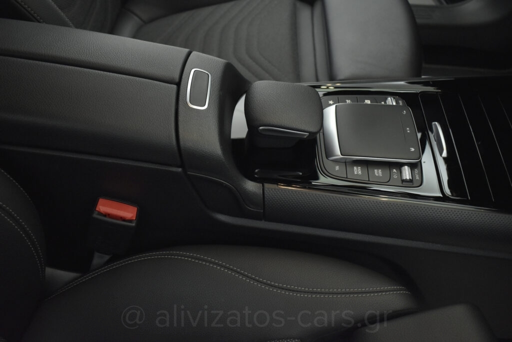 Mercedes-Benz GLA 200 - 1.3 8G-DCT 163hp Full Led Camera