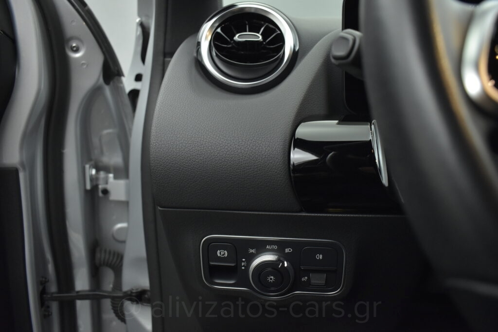 Mercedes-Benz GLA 250 - 1.3 e Plug-in 8G-DCT Progressive Navi Camera