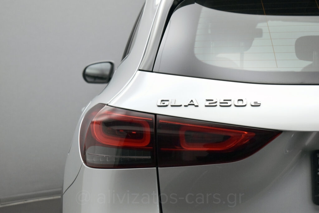 Mercedes-Benz GLA 250 - 1.3 e Plug-in 8G-DCT Progressive Navi Camera