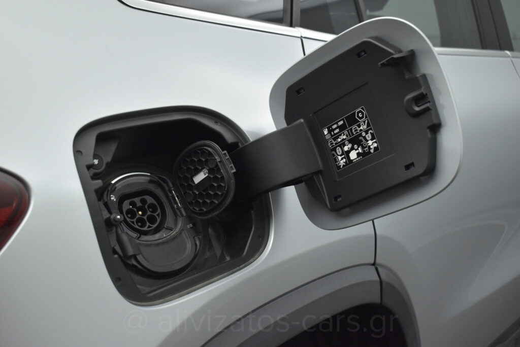 Mercedes-Benz GLA 250 - 1.3 e Plug-in 8G-DCT Progressive Navi Camera