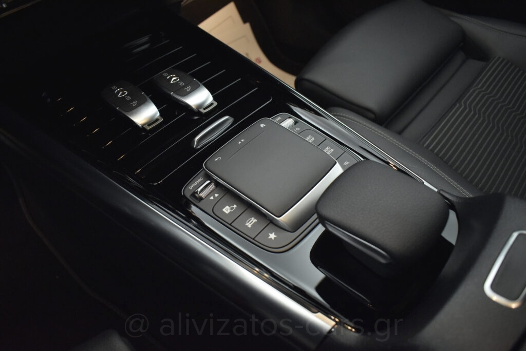 Mercedes-Benz GLA 250 - 1.3 e Plug-in 8G-DCT Progressive Navi Camera