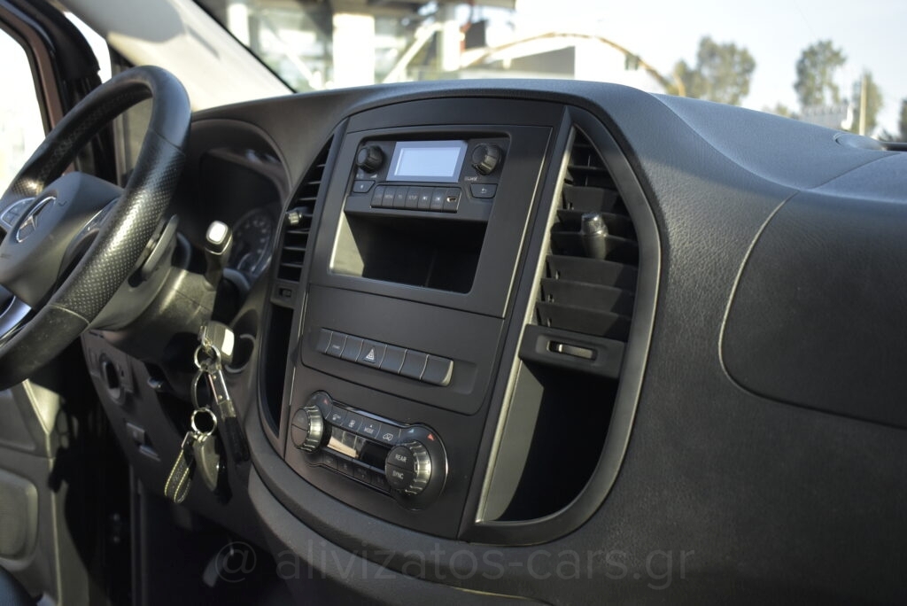 Mercedes-Benz Vito - e Tourer Pro 129 Extra Long 9 Seats Automatic