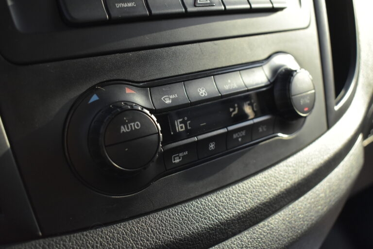 Mercedes-Benz Vito - e Tourer Pro 129 Extra Long 9 Seats Automatic