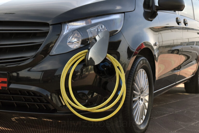 Mercedes-Benz Vito - e Tourer Pro 129 Extra Long 9 Seats Automatic