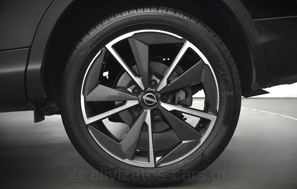 Nissan Qashqai - 1.5 dCi N-Connecta Automatic Facelift R19