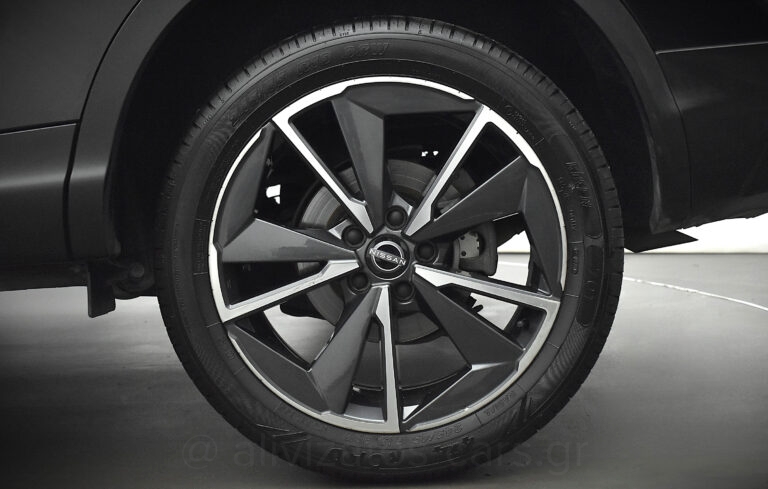 Nissan Qashqai - 1.5 dCi N-Connecta Automatic Facelift R19