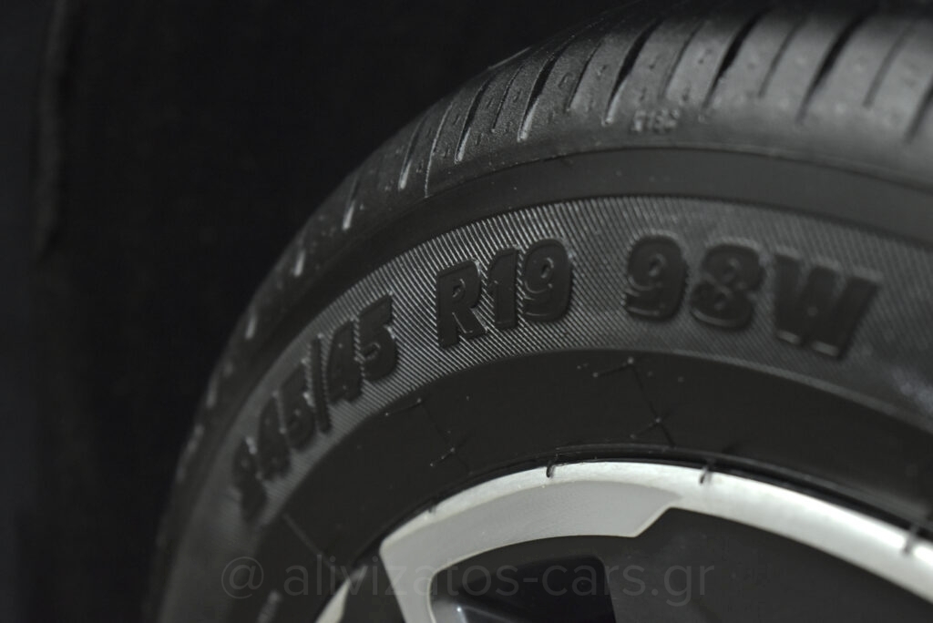 Nissan Qashqai - 1.5 dCi N-Connecta Automatic Facelift R19