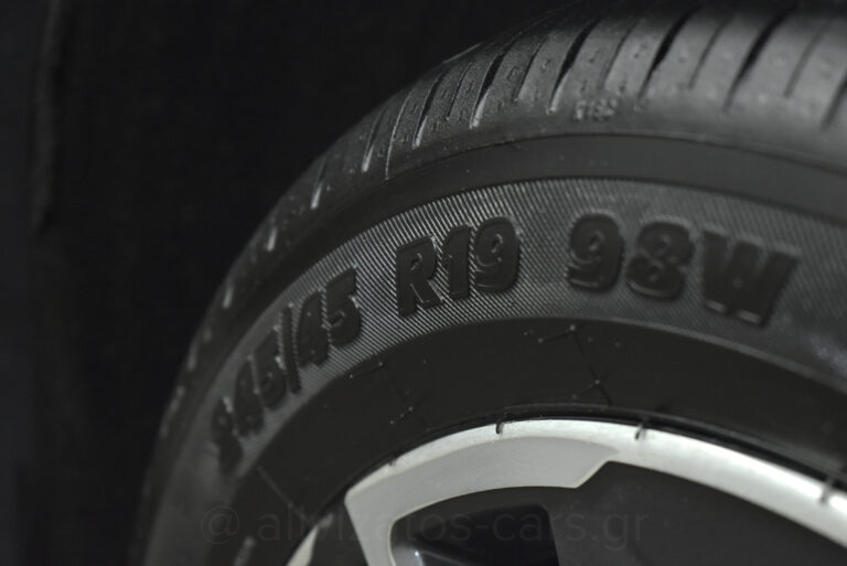 Nissan Qashqai - 1.5 dCi N-Connecta Automatic Facelift R19