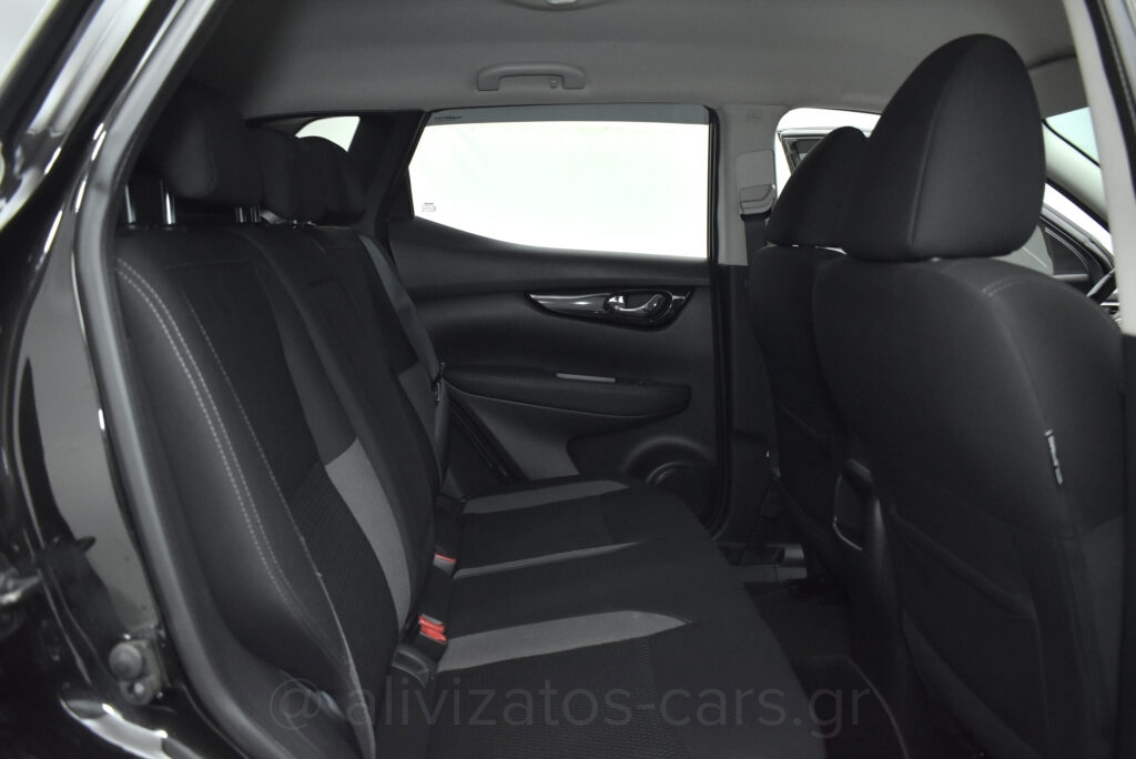 Nissan Qashqai - 1.5 dCi N-Connecta Automatic Facelift R19