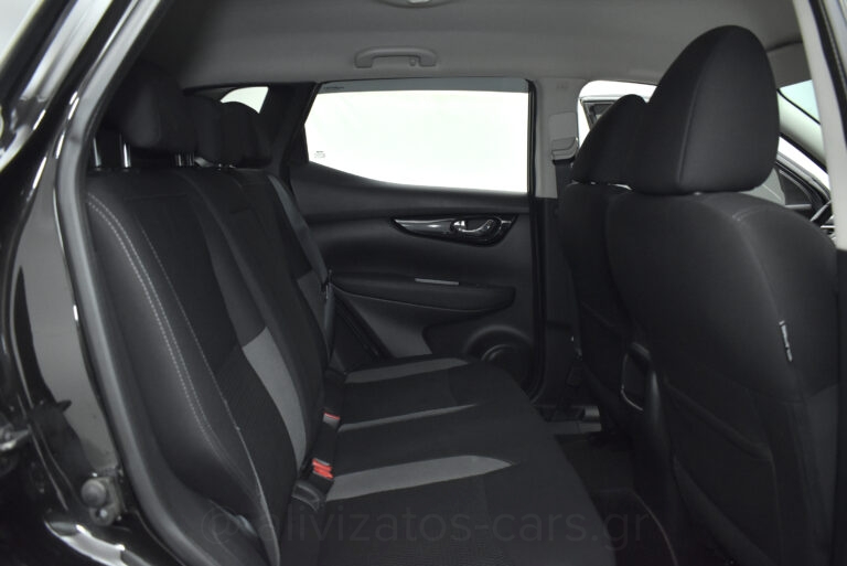 Nissan Qashqai - 1.5 dCi N-Connecta Automatic Facelift R19