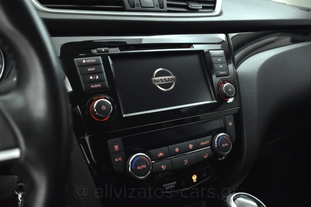 Nissan Qashqai - 1.5 dCi N-Connecta Automatic Facelift R19