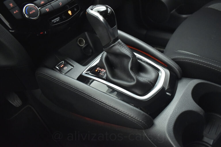 Nissan Qashqai - 1.5 dCi N-Connecta Automatic Facelift R19