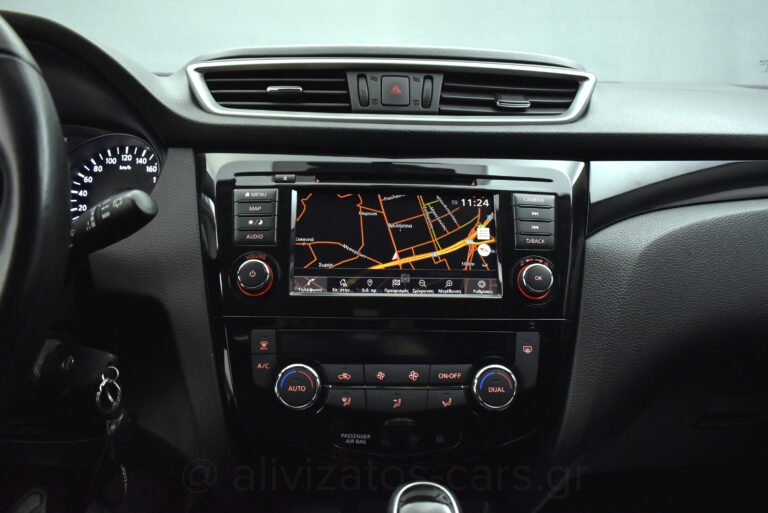 Nissan Qashqai - 1.5 dCi N-Connecta Automatic Facelift R19