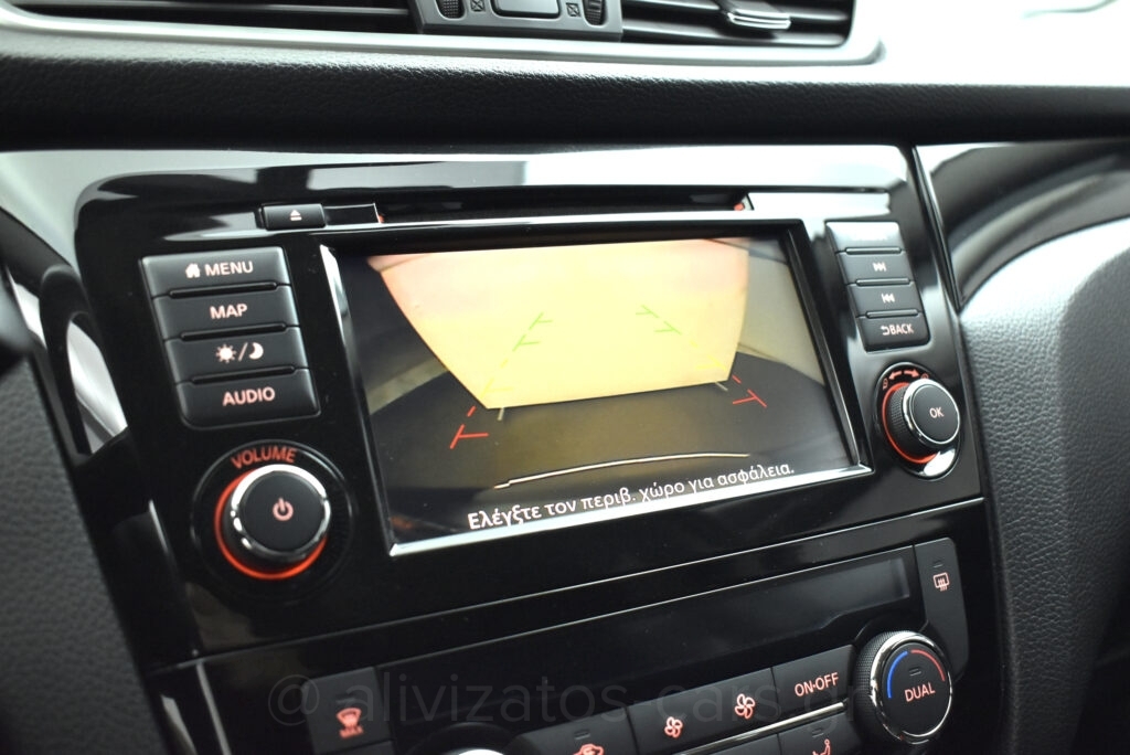 Nissan Qashqai - 1.5 dCi N-Connecta Automatic Facelift R19