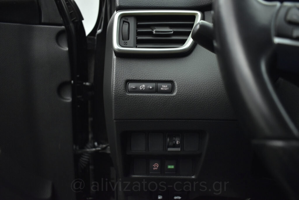 Nissan Qashqai - 1.5 dCi N-Connecta Automatic Facelift R19