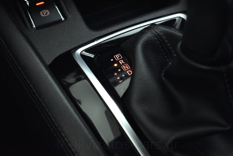 Nissan Qashqai - 1.5 dCi N-Connecta Automatic Facelift R19