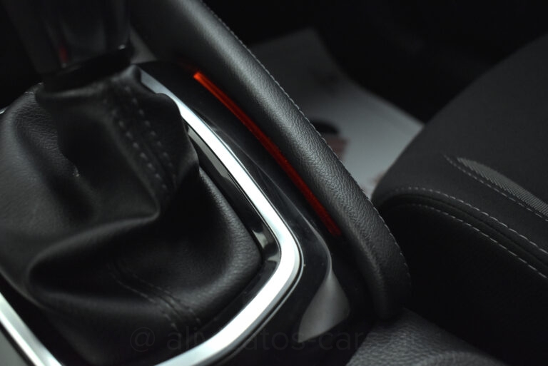 Nissan Qashqai - 1.5 dCi N-Connecta Automatic Facelift R19