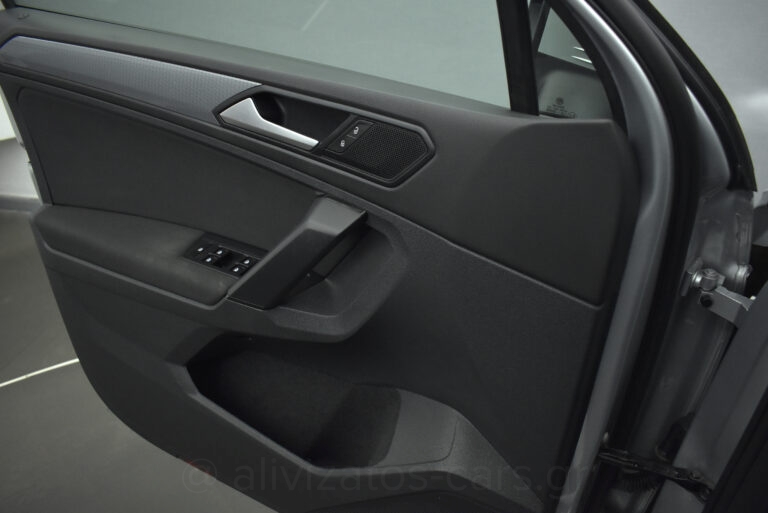 Volkswagen Tiguan - 2.0 TDI 122 hp Park Assist 26.749 ΧΛΜ!!!