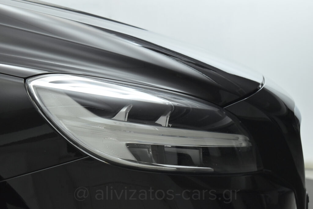 Volvo V40 Cross Country - T3 Momentum Auto Full Led Facelift 152hp