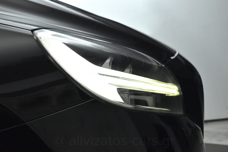 Volvo V40 Cross Country - T3 Momentum Auto Full Led Facelift 152hp