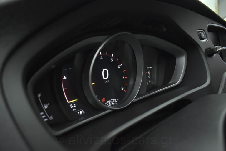 Volvo V40 Cross Country - T3 Momentum Auto Full Led Facelift 152hp