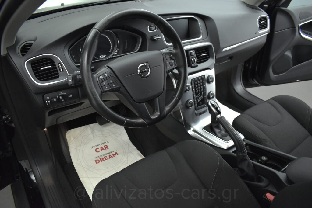 Volvo V40 Cross Country - T3 Momentum Auto Full Led Facelift 152hp