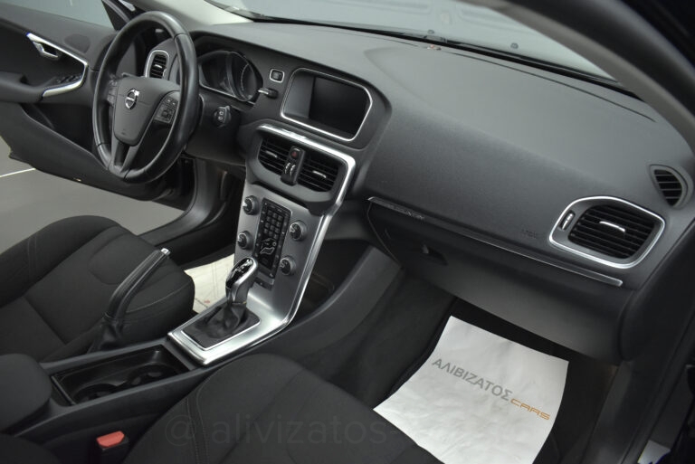 Volvo V40 Cross Country - T3 Momentum Auto Full Led Facelift 152hp