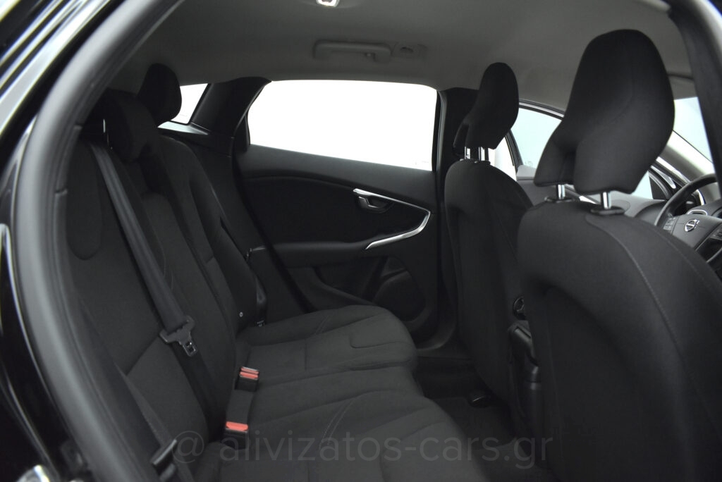 Volvo V40 Cross Country - T3 Momentum Auto Full Led Facelift 152hp