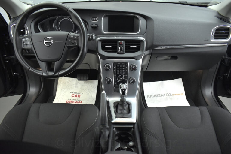 Volvo V40 Cross Country - T3 Momentum Auto Full Led Facelift 152hp