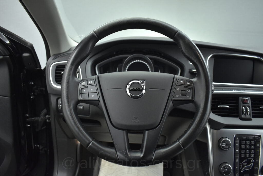 Volvo V40 Cross Country - T3 Momentum Auto Full Led Facelift 152hp