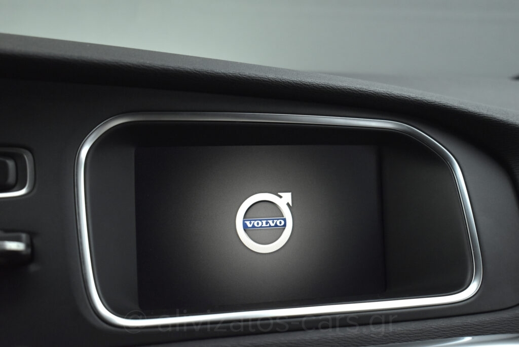 Volvo V40 Cross Country - T3 Momentum Auto Full Led Facelift 152hp