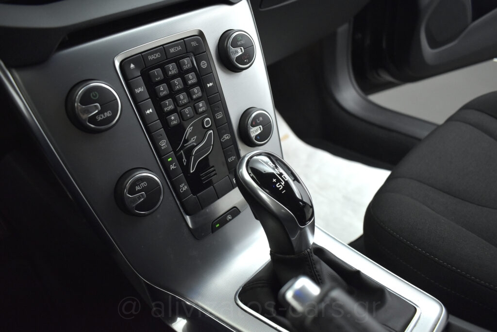 Volvo V40 Cross Country - T3 Momentum Auto Full Led Facelift 152hp