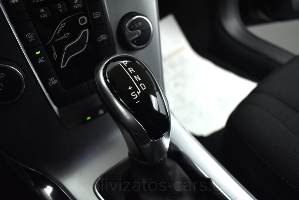 Volvo V40 Cross Country - T3 Momentum Auto Full Led Facelift 152hp